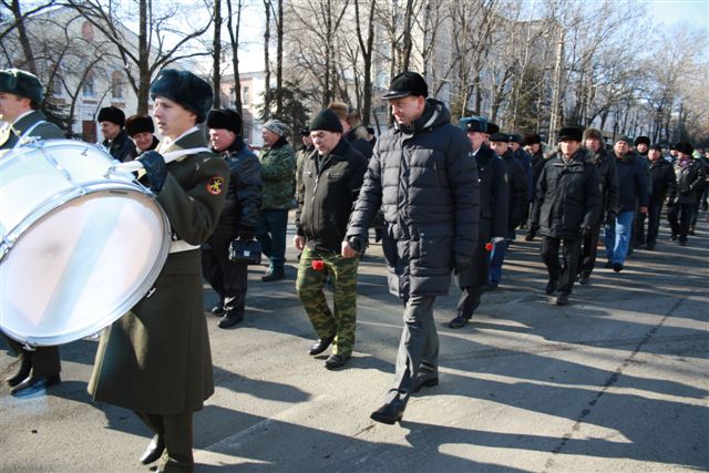Затем шли музыканты военного оркестра, Фото с места события собственное