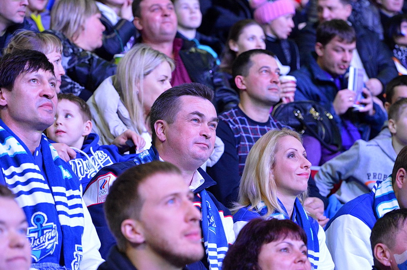 Губернатор Приморья Владимир Миклушевский болел за сборную России, Фото с места события из других источников