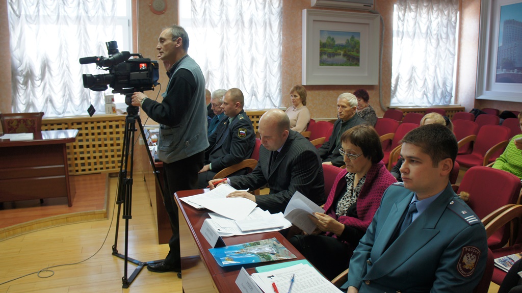 Круглый стол вызвал интерес прессы, Фото с места события собственное