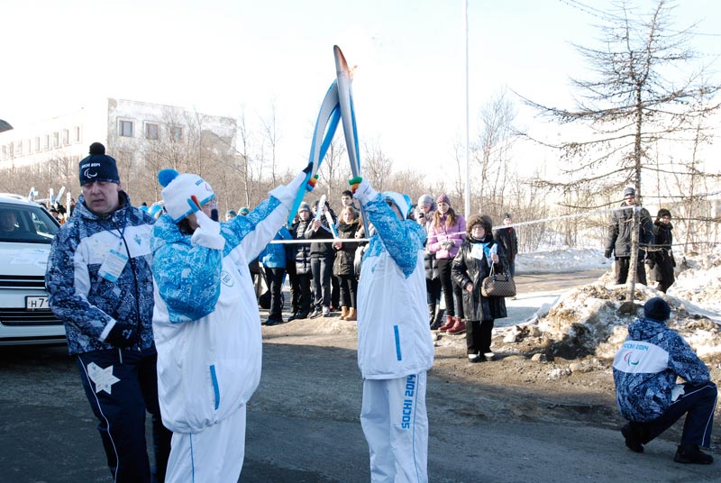Торжественная передача Паралимпийского огня, Фото с места события собственное