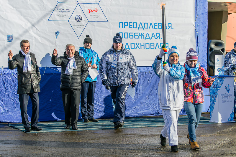 Первый факелоносец эстафеты Паралимпийского огня в Магадане Нинель Плахова, Фото с места события собственное