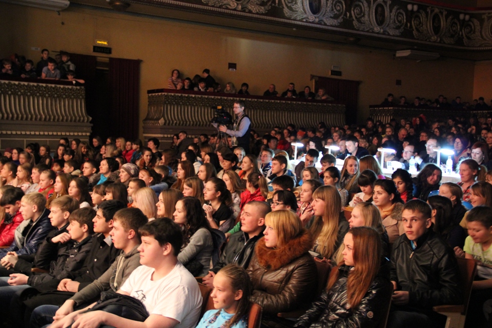 Зрительный зал, Фото с места события из других источников