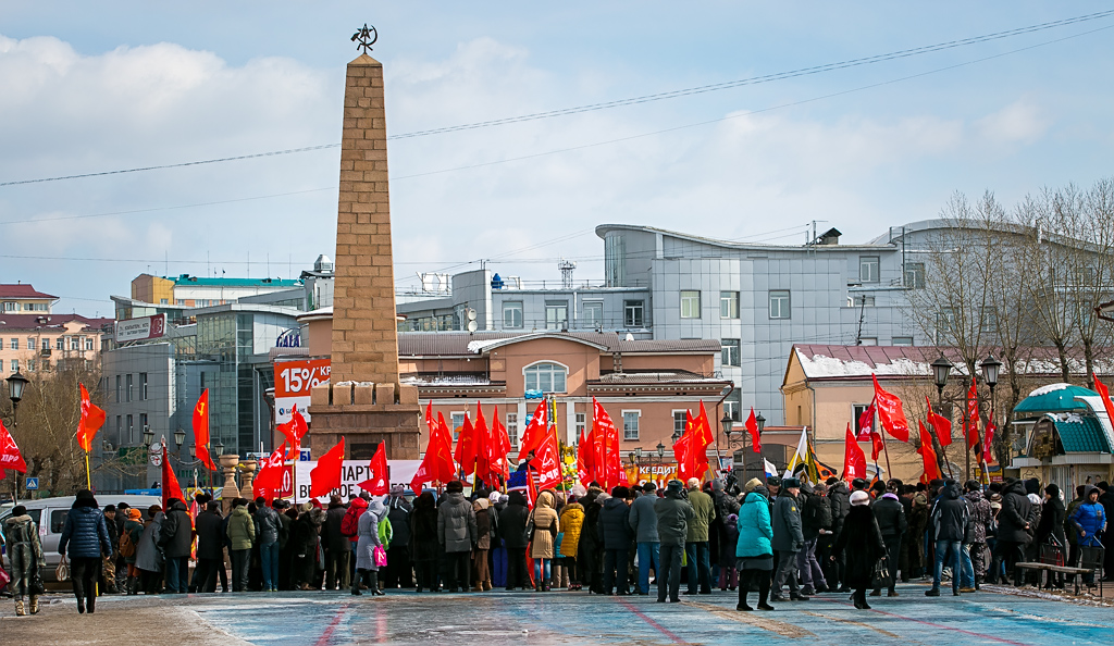 Митинг собрал около сотни человек, Фото с места события собственное