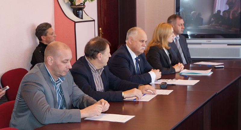 Члены Общественной палаты региона, Фото с места события собственное