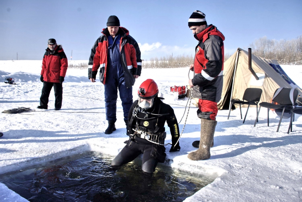Водолазы Якутии приступили к тренировкам, Фото с места события из других источников