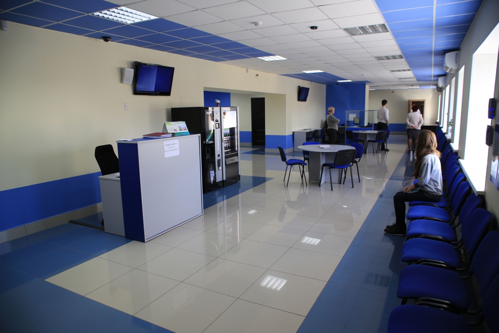 МФЦ в Артеме оказывает помощь населению уже два месяца, Фото с места события из других источников