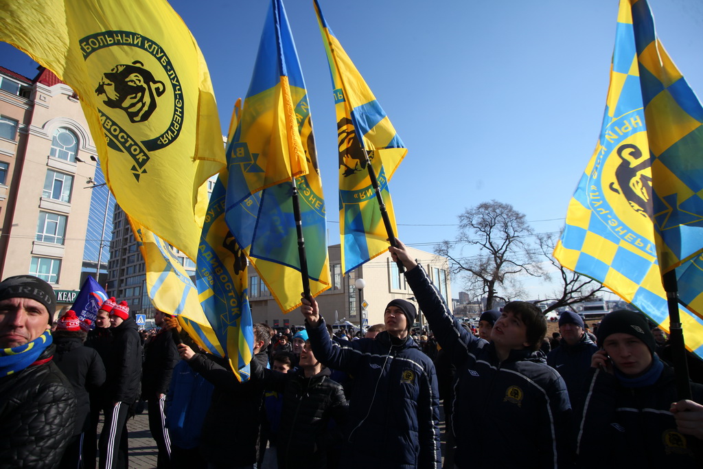 На митинг вышли представители всех спортивных команд Владивостока, Фото с места события собственное