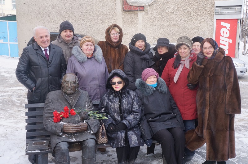 Поклонники творчества певца собрались в День рождения Козина, Фото с места события собственное
