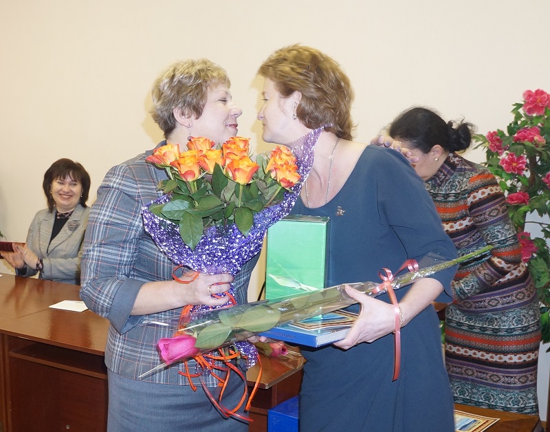 Победителей поздравляют коллеги, Фото с места события собственное