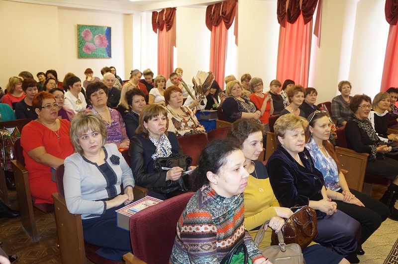 В зале победителей и призеров поддерживают коллеги и друзья, Фото с места события собственное