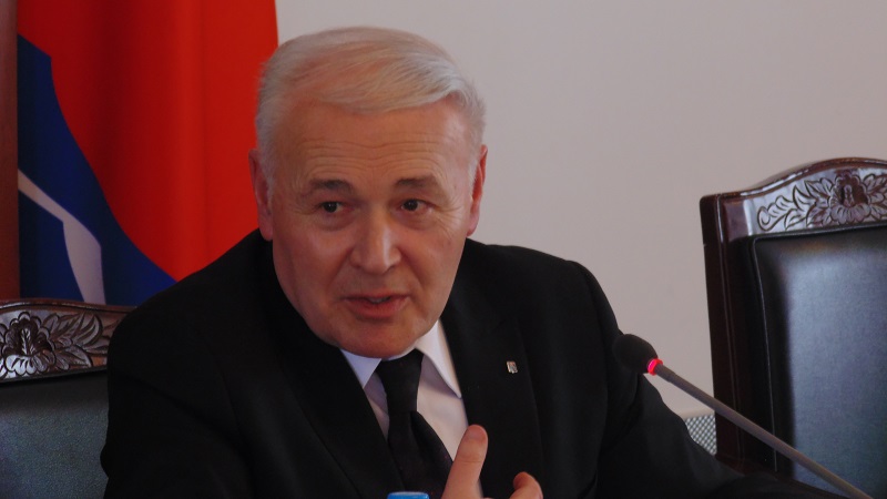 Губернатор Магаданской области Владимир Печеный, Фото с места события собственное