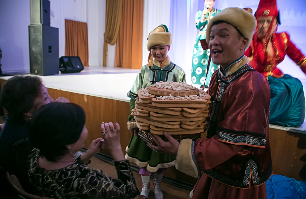 Монгольские артисты на сцене Филармонии, Фото с места события собственное