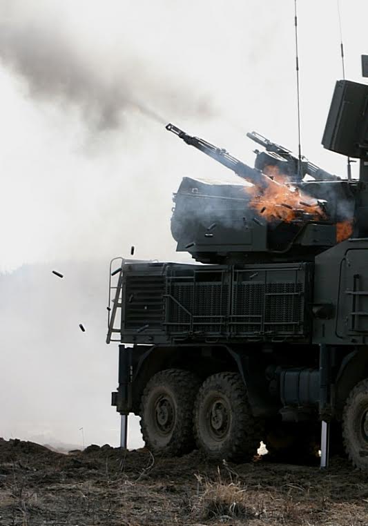 В качестве воздушных целей использовались светящиеся парашютные мины, Фото с места события из других источников