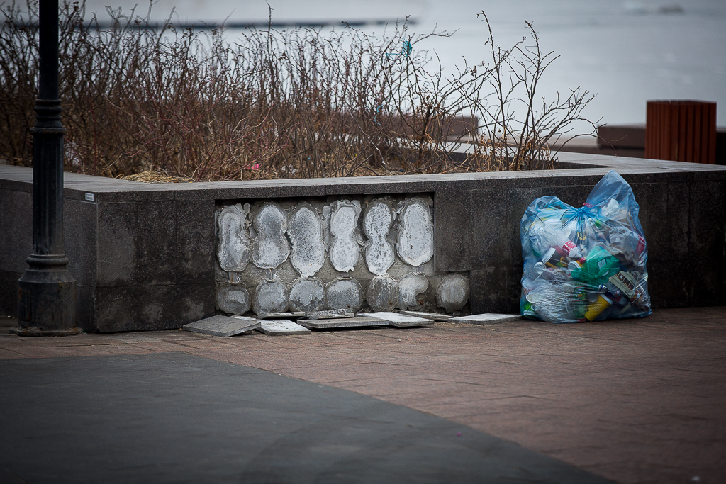 Облицовочная плитка на набережной , Фото с места события собственное