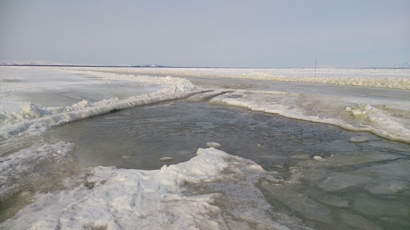 Ледовую переправу через реку Яна закрыли на Колыме, Фото с места события из других источников