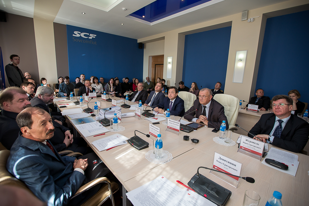 Круглый стол, Фото с места события собственное