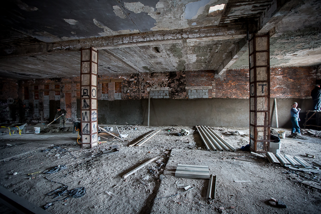 Работа кипит, Фото с места события собственное