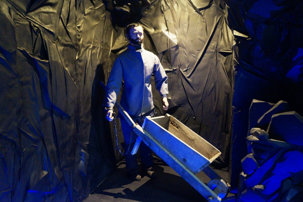 Строительство тоннеля. "Каторжанина" боятся маленькие посетители музея., Фото с места события собственное