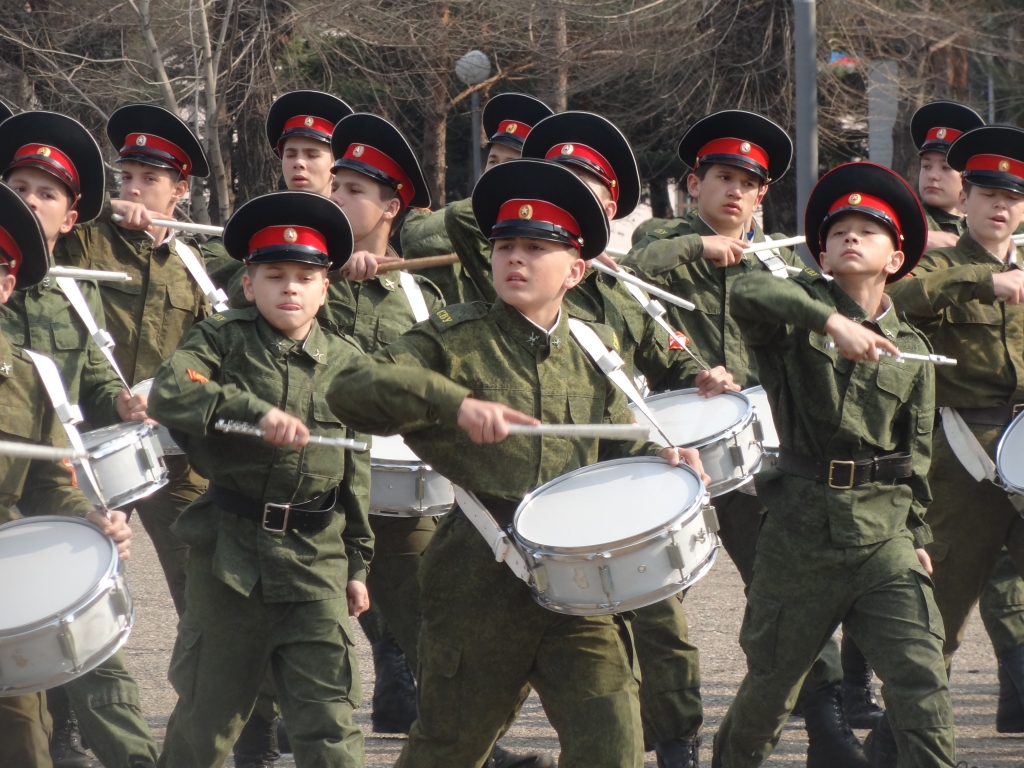 Суворовцы занимаются утром и вечером, Фото с места события собственное