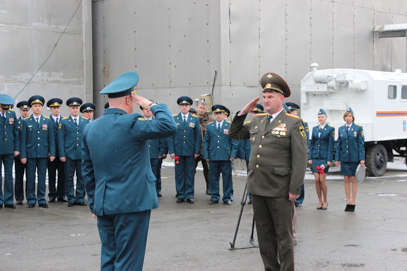 На встрече присутствовал весь офицерский состав, Фото с места события из других источников