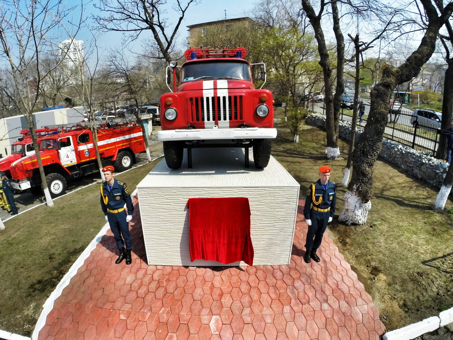 Мемориал Пожарной машине, Фото с места события из других источников