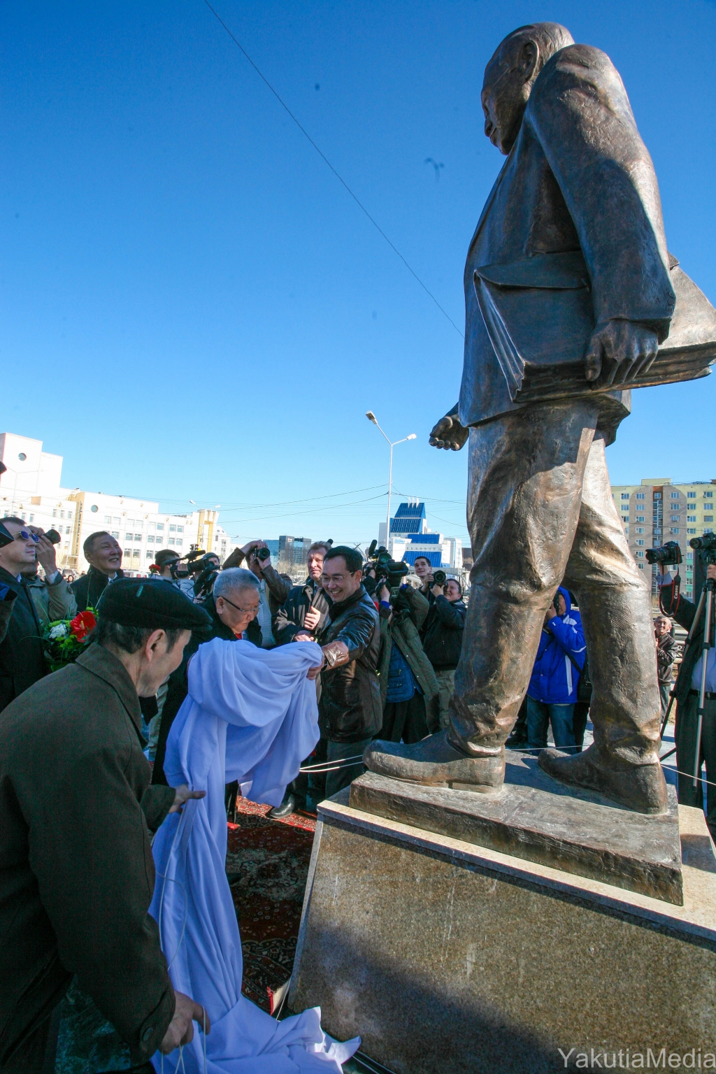 Памятник Исидору Барахову открыли в Якутске, Фото с места события собственное