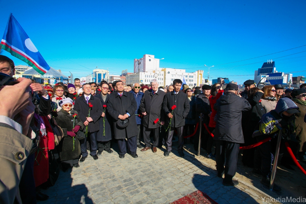 Памятник Исидору Барахову открыли в Якутске, Фото с места события собственное