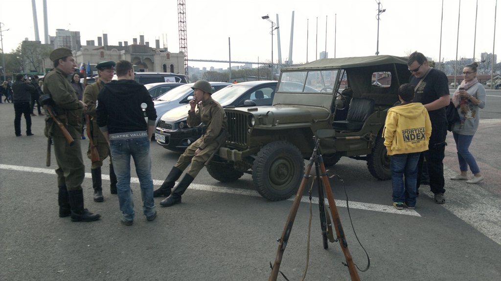 Выставка автомобилей, Фото с места события из других источников