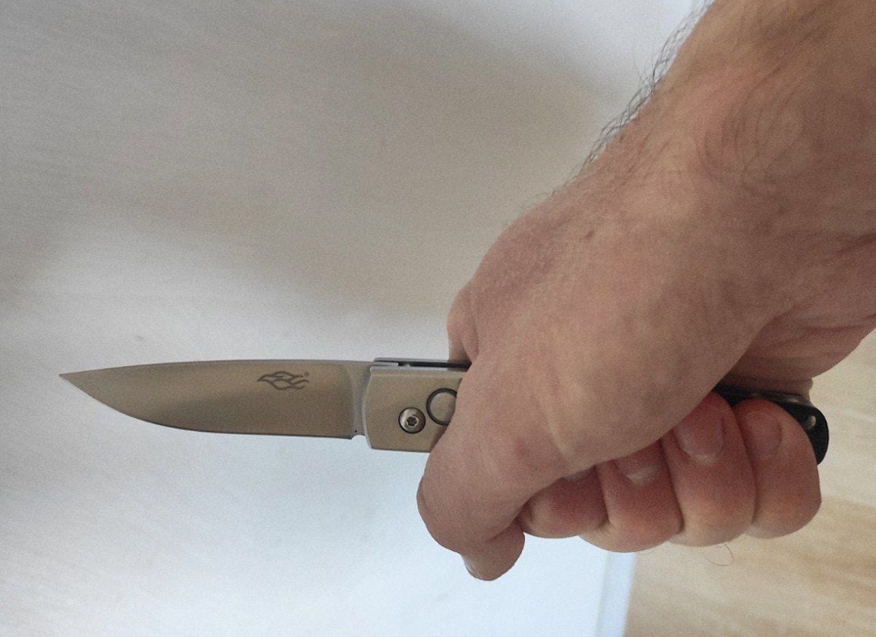 Нож в руке ИА Stavropol.Media