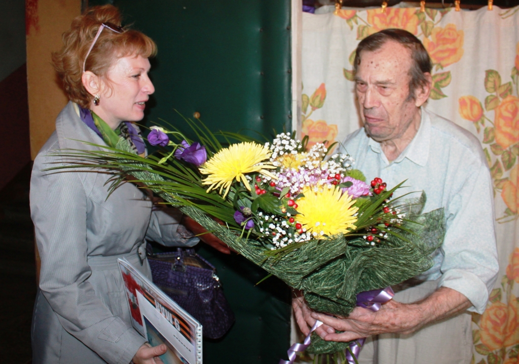 Поздравление ветерана предоставлено компанией