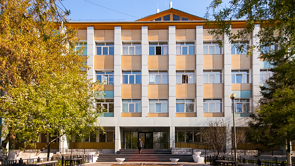 Мемориальную доску воинам-журналистам установили в Доме печати в Улан-Удэ , Фото с места события собственное