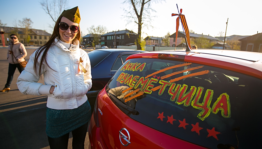 Автомобилисты раскрасили свои автомобили к Дню Победы, Фото с места события собственное