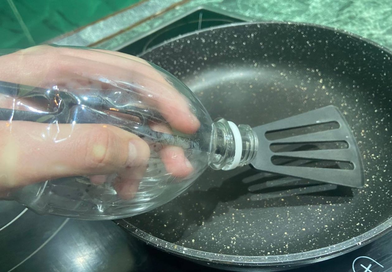 Надеваю бутылку на руку и радуюсь эффекту - вот,  для чего это нужно ИА Stavropol.Media