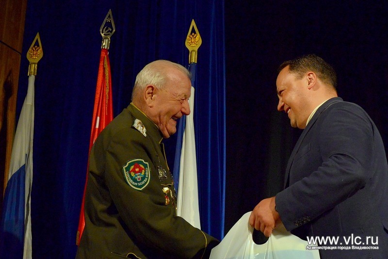 Мэр города презентовал некоторые экземпляры ветеранам, Фото с места события из других источников