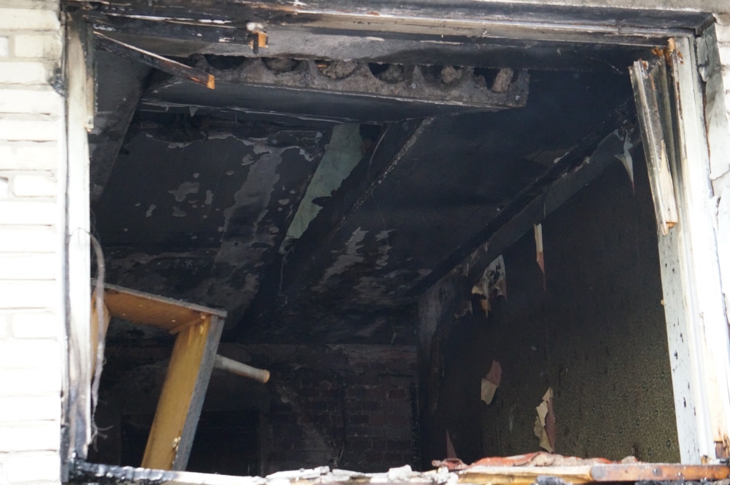 Перекрытия между квартирами сложились "домиком" от мощной ударной волны. , Фото с места события собственное