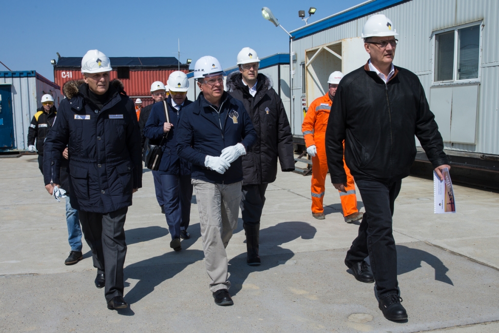 Северное Чайво, Фото с места события из других источников