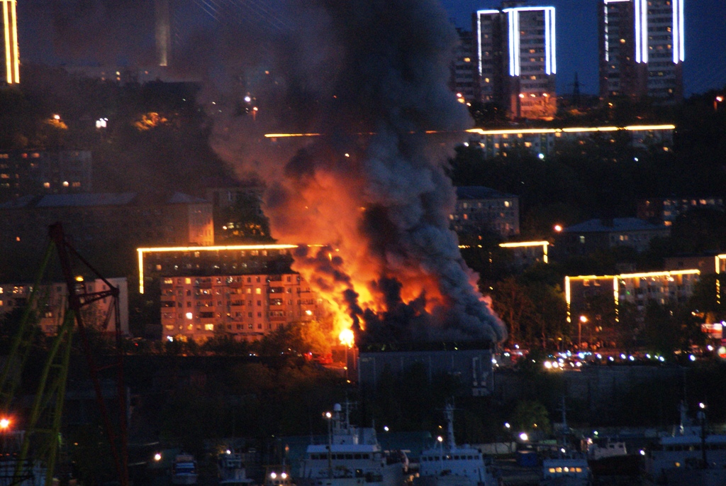 Пожар владивосток 2006. Пожар во Владивостоке 2006. Пожар в банке Владивосток 2006. Пожар в Сбербанке Владивосток 2006. Пожар Сбербанка во Владивостоке.