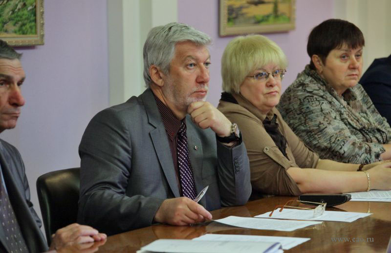 По оценке участников заседания, трехстороннее соглашение реализуется успешно, Фото с места события из других источников