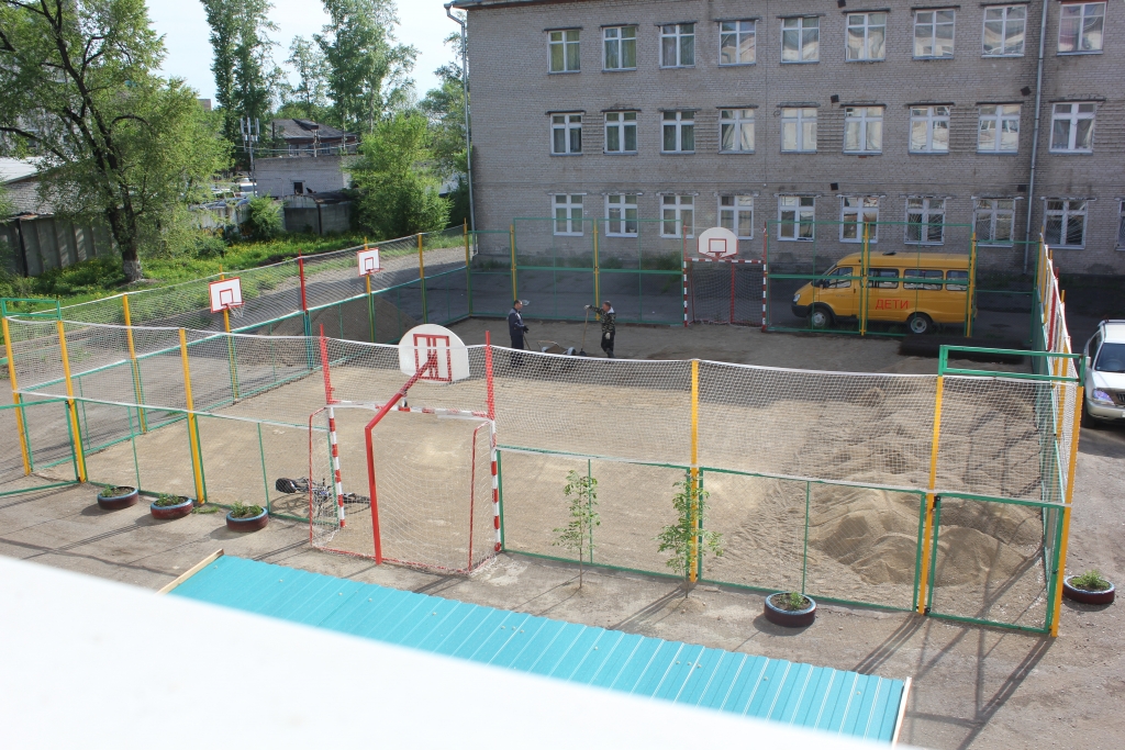 Спортивная площадка ЦО "Ступени", Фото с места события из других источников