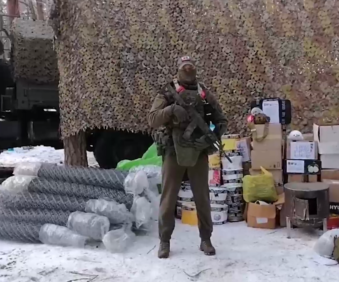 20 тонн гуманитарной помощи передали жители Иркутска в зону СВО ко Дню защитника Отечества Скриншот видео