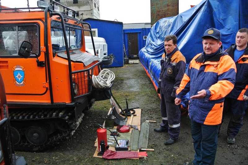 Спасатели Магаданского филиала ДВРПСО МЧС России провели строевой смотр техники, Фото с места события из других источников