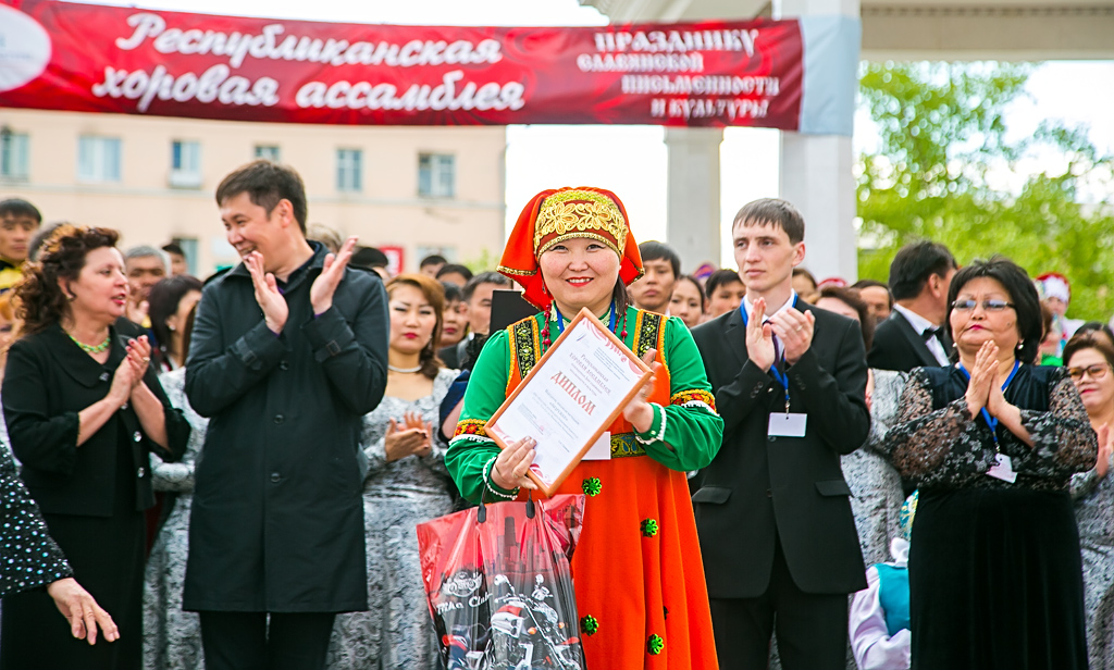 Гала-концерт Хоровой ассамблеи на Театральной площади в Улан-Удэ, Фото с места события собственное