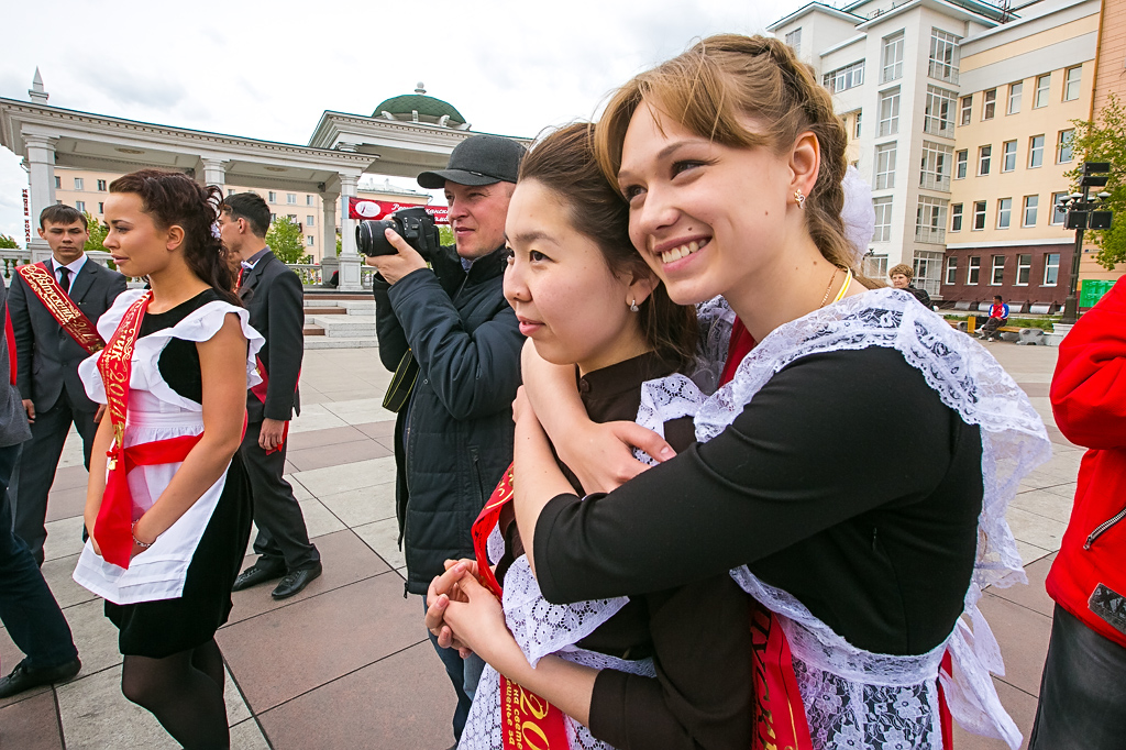 Для выпускников Улан-Удэ прозвенел "Последний звонок", Фото с места события собственное
