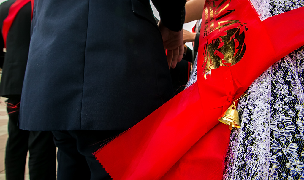 Для выпускников Улан-Удэ прозвенел "Последний звонок", Фото с места события собственное