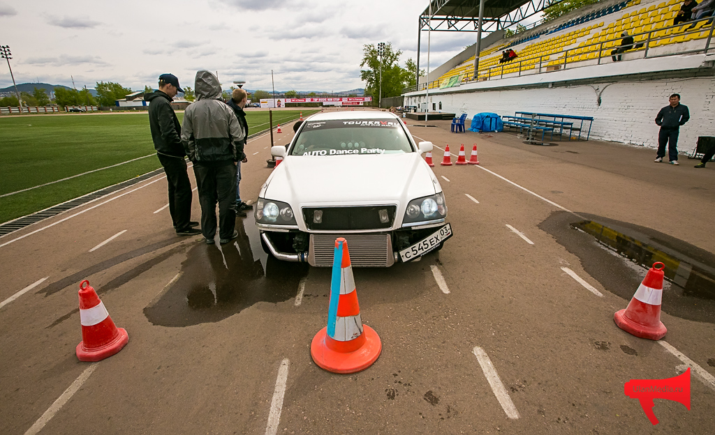 Дрифт-битва состоялась на стадионе "Спартак" в Улан-Удэ вчера, 25 мая, Фото с места события собственное