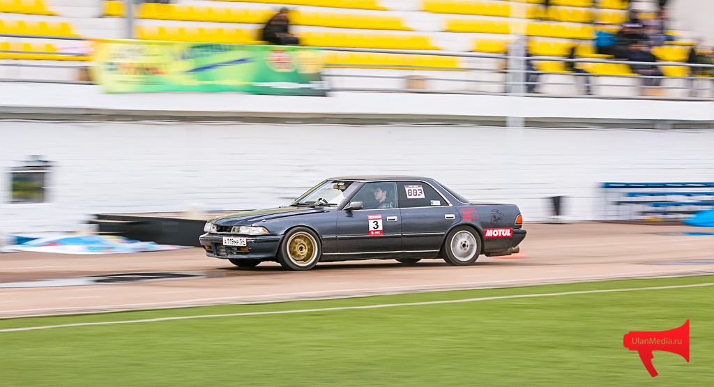 Дрифт-битва состоялась на стадионе "Спартак" в Улан-Удэ вчера, 25 мая, Фото с места события собственное