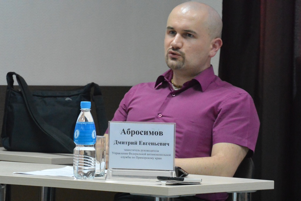 Спикером выступил Заместитель УФАС по ПК Дмитрий Абросимов, Фото с места события собственное