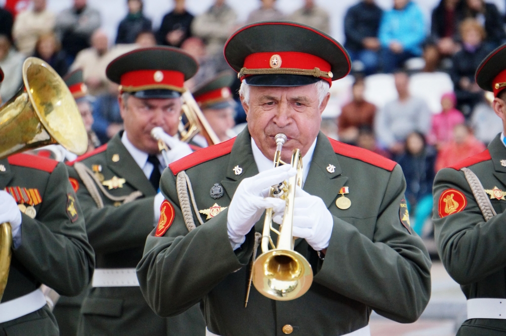 Феерию устроили военные оркестры на открытии фестиваля "Амурские волны" в Хабаровске, Фото с места события собственное