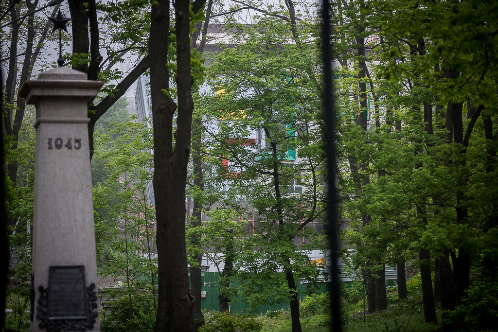 Рабочие со стройки несколько лет захламляют мусором Гайдамакский сквер, Фото с места события собственное