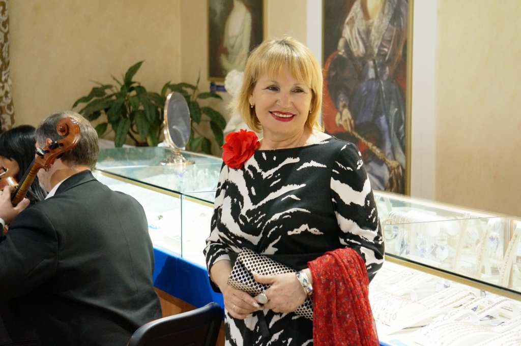 "Золотая Русь" сделала хабаровчанам подарок в виде уникального экспоната, Фото с места события собственное